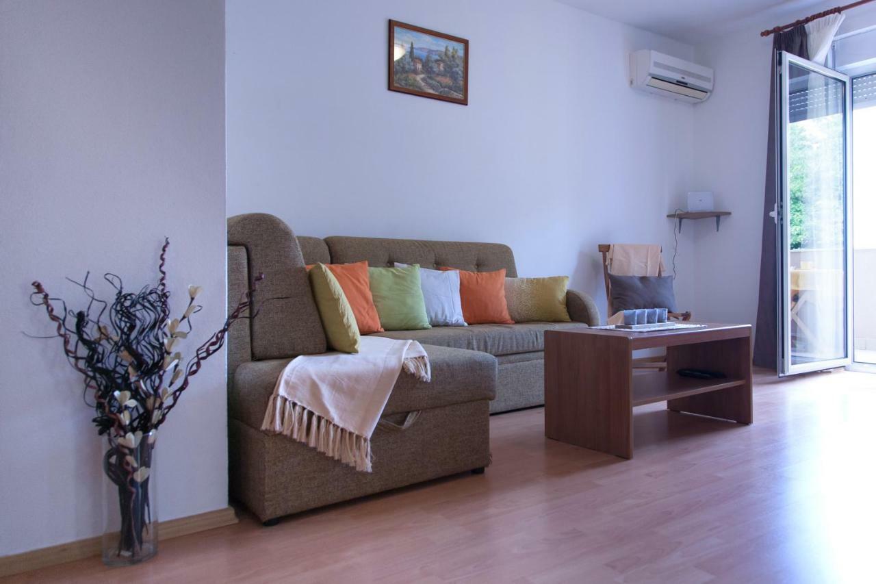 Apartment Helga Ližnjan エクステリア 写真