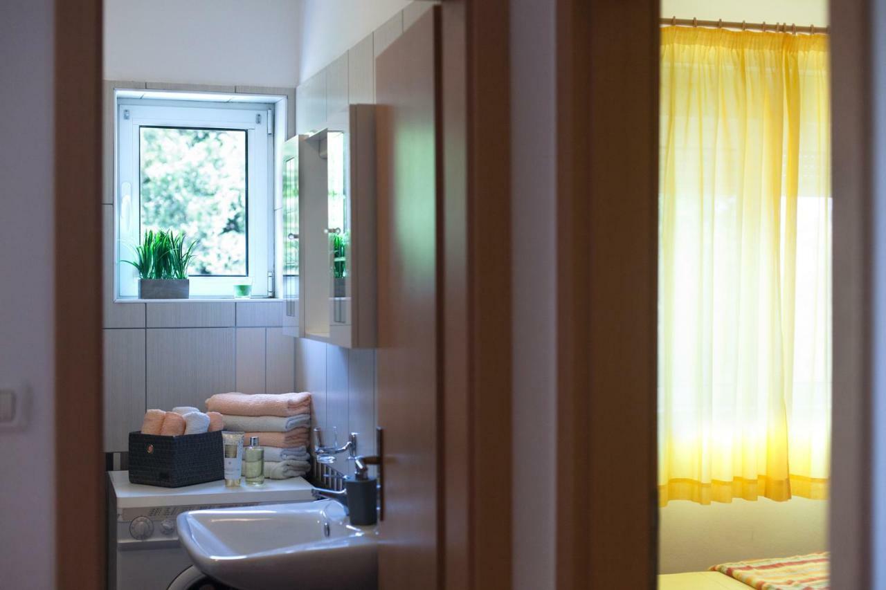 Apartment Helga Ližnjan エクステリア 写真