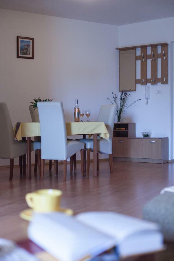 Apartment Helga Ližnjan エクステリア 写真