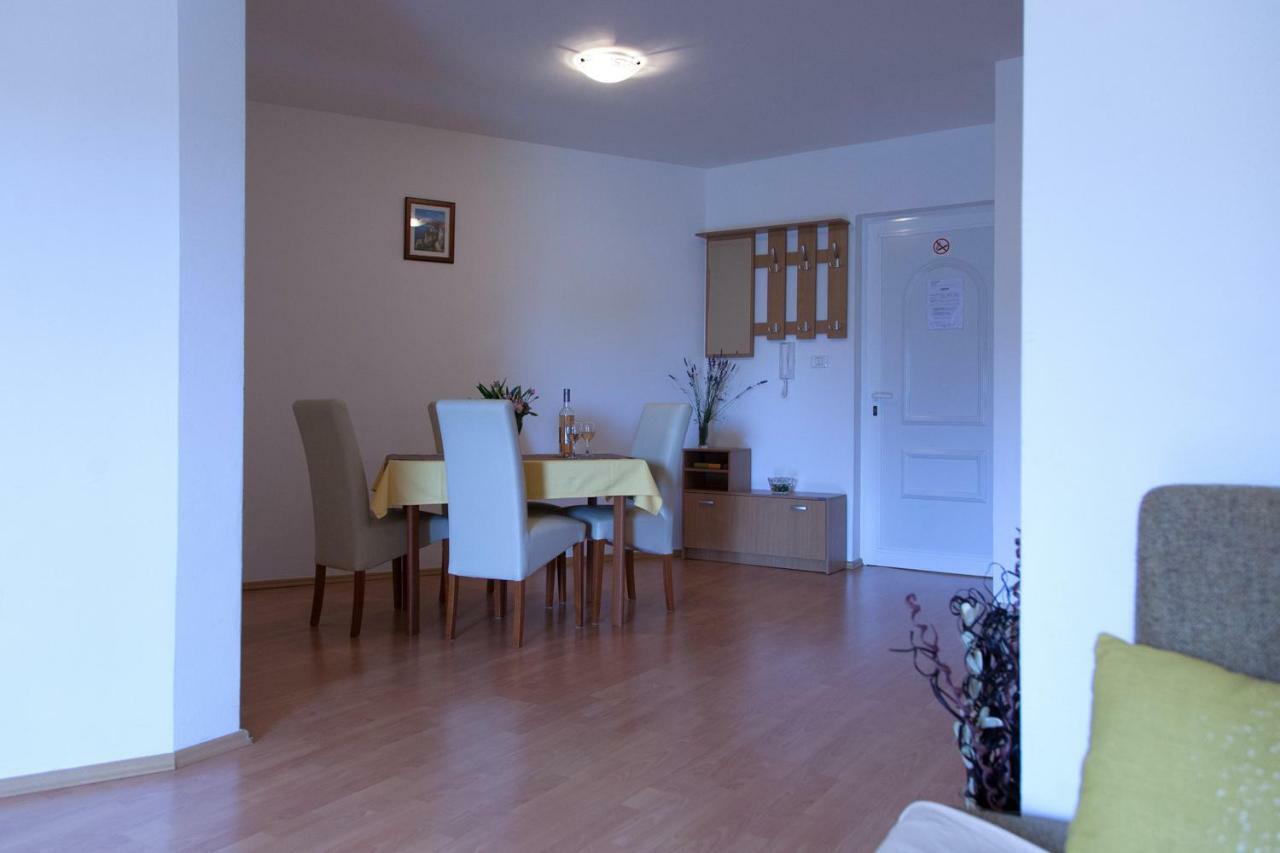 Apartment Helga Ližnjan エクステリア 写真