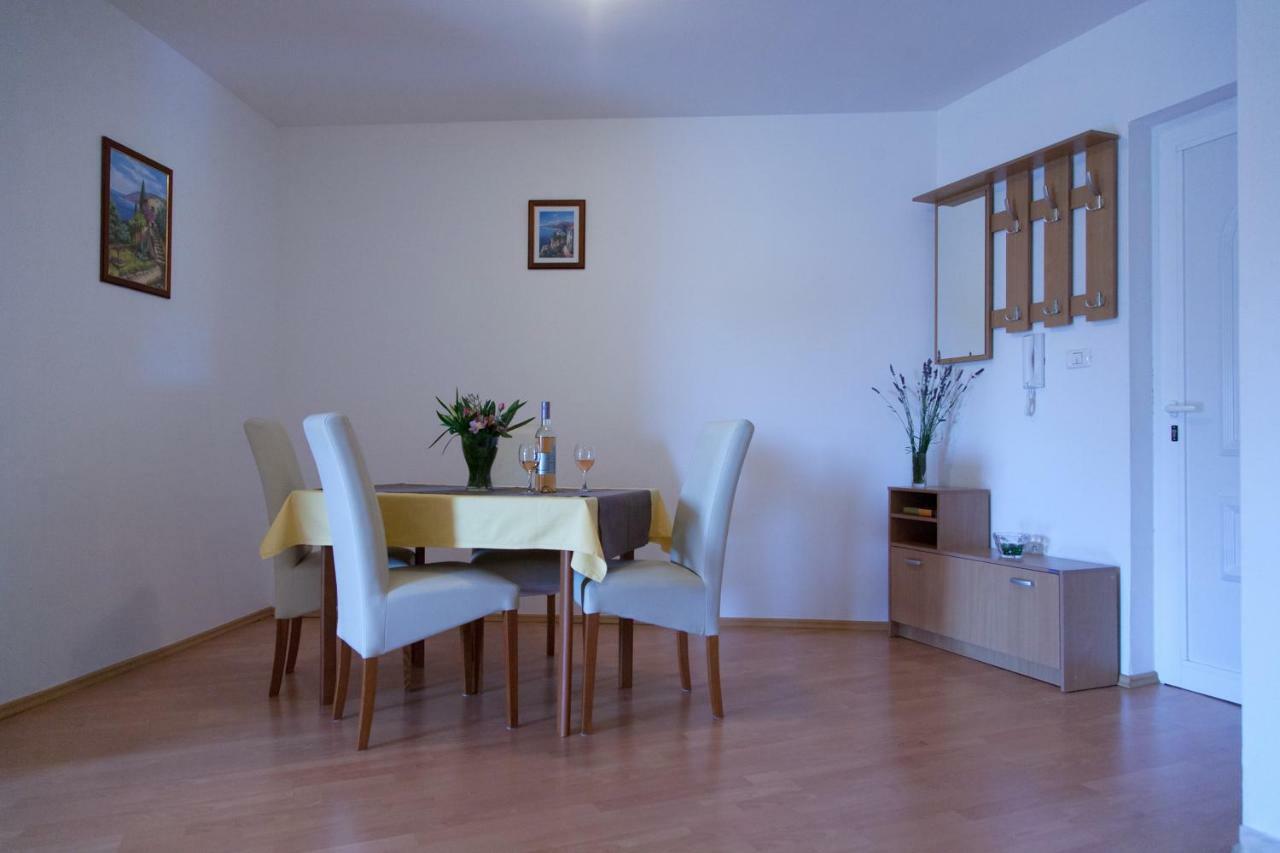 Apartment Helga Ližnjan エクステリア 写真