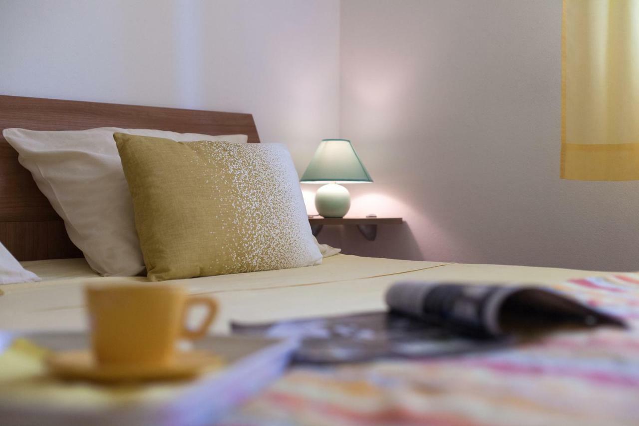 Apartment Helga Ližnjan エクステリア 写真