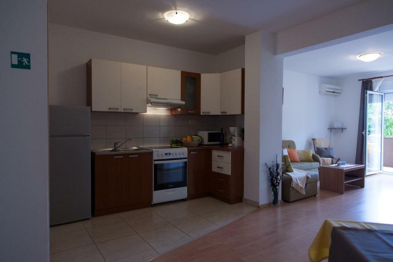Apartment Helga Ližnjan エクステリア 写真
