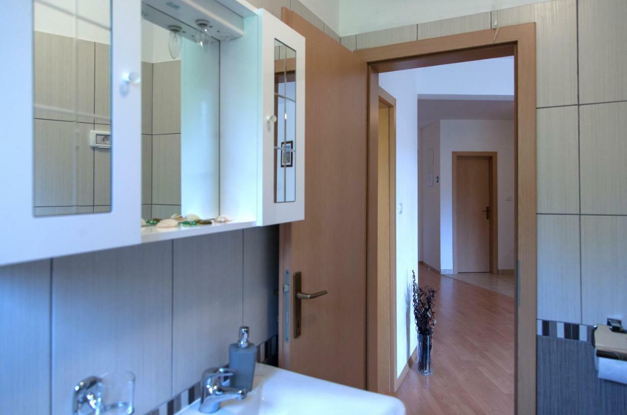 Apartment Helga Ližnjan エクステリア 写真
