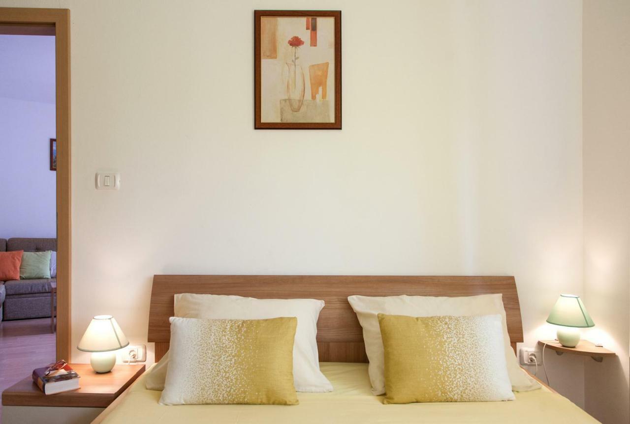 Apartment Helga Ližnjan エクステリア 写真