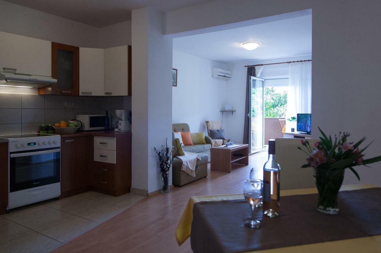 Apartment Helga Ližnjan エクステリア 写真