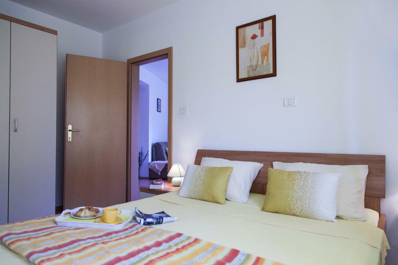 Apartment Helga Ližnjan エクステリア 写真