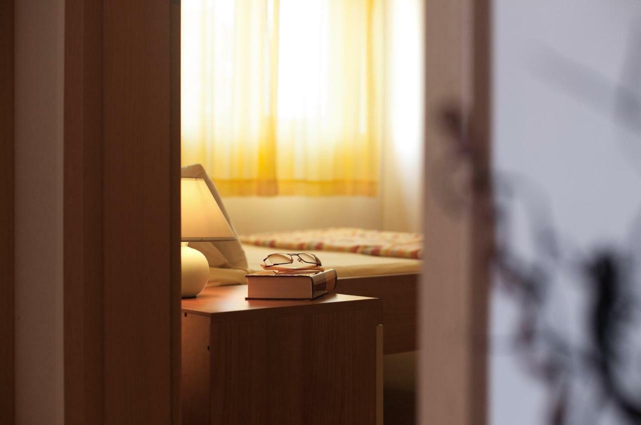 Apartment Helga Ližnjan エクステリア 写真