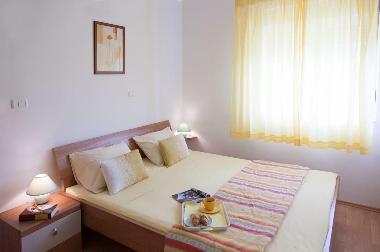 Apartment Helga Ližnjan エクステリア 写真