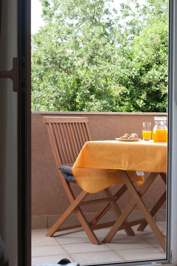 Apartment Helga Ližnjan エクステリア 写真