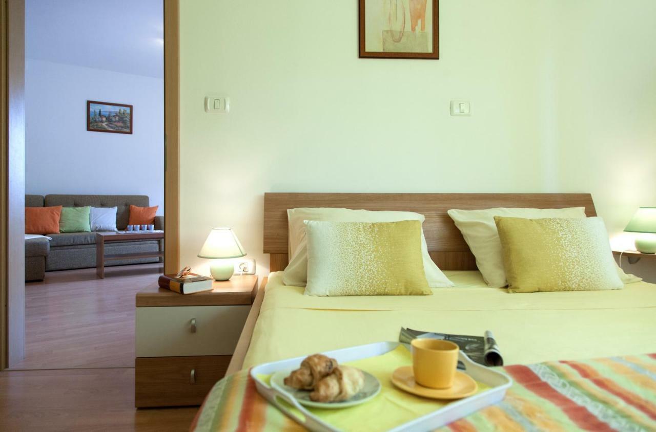 Apartment Helga Ližnjan エクステリア 写真