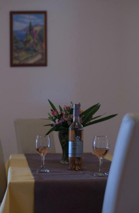 Apartment Helga Ližnjan エクステリア 写真
