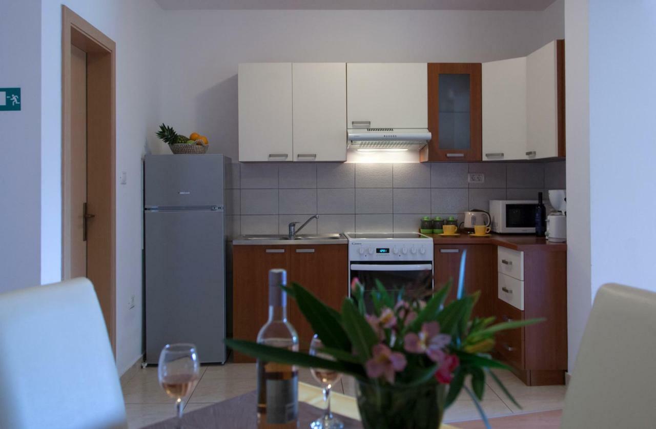 Apartment Helga Ližnjan エクステリア 写真