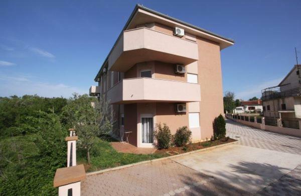 Apartment Helga Ližnjan エクステリア 写真